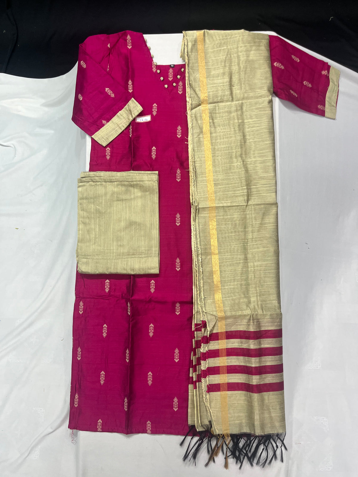Raw Silk 3pc KurtiSet With Pink Colour Full Length Lining | Gold Dupatta