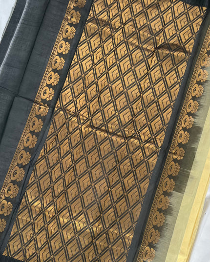 Two Side Border Gadwal Handloom Cotton Saree with Cream Colour & Black Colour Rich Pallu